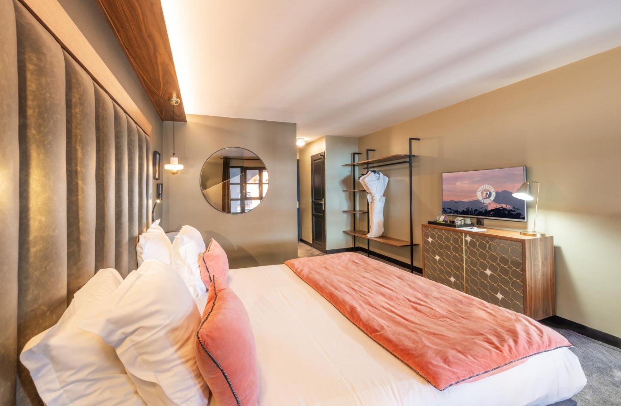 Hotel Fahrenheit Seven Courchevel Esterno foto