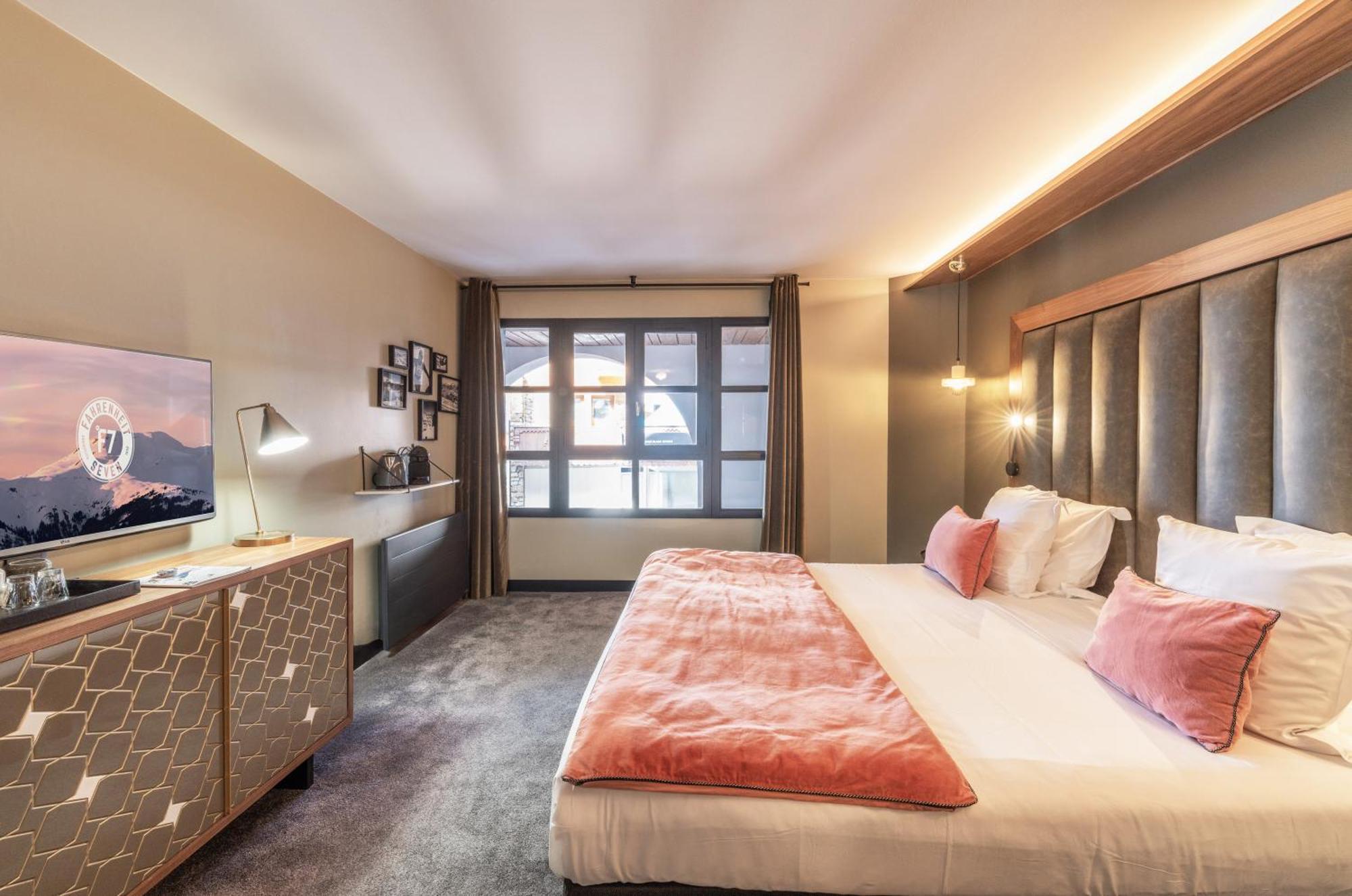 Hotel Fahrenheit Seven Courchevel Esterno foto