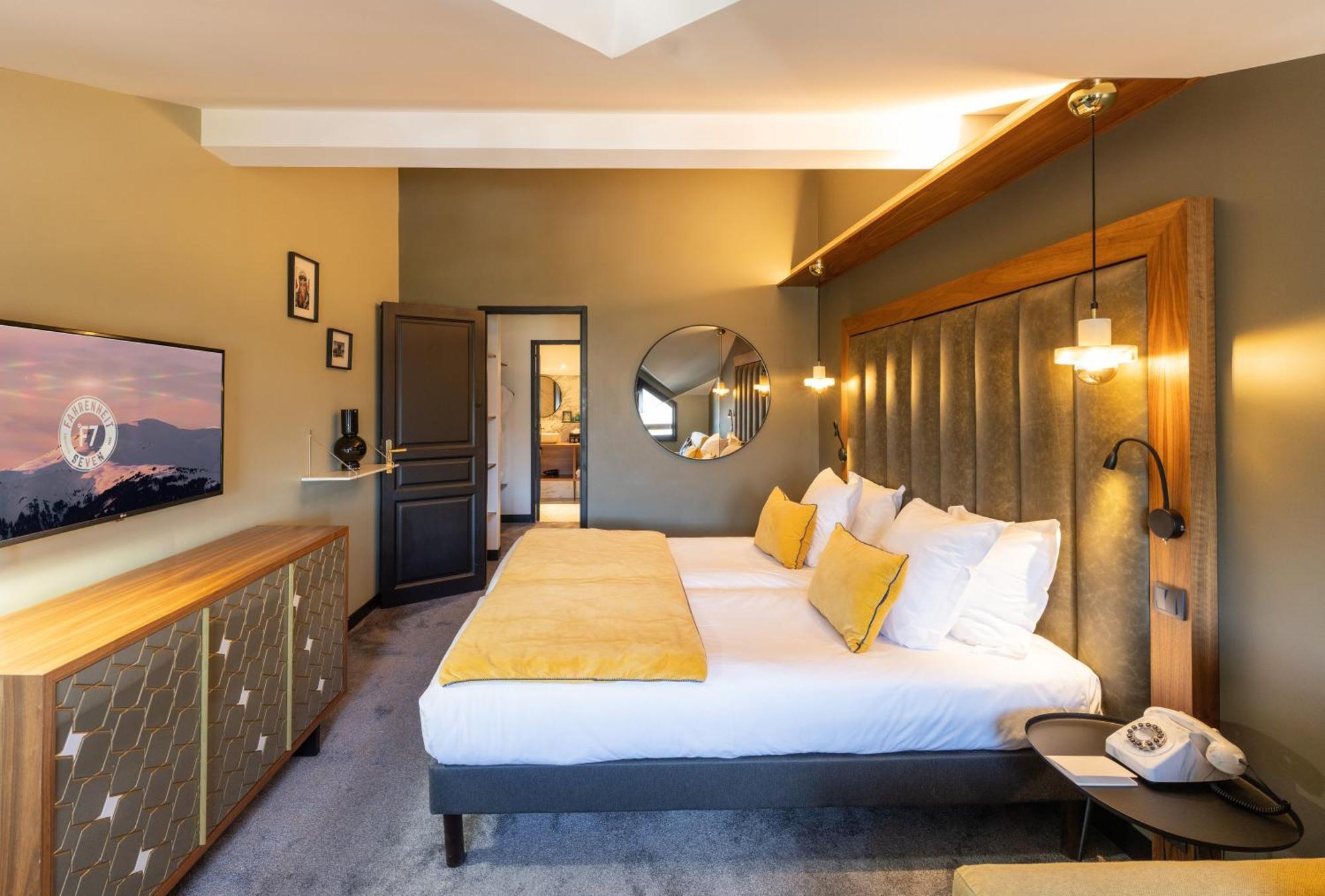 Hotel Fahrenheit Seven Courchevel Esterno foto
